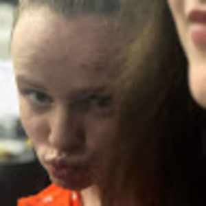 Meet your Posher, Chloe